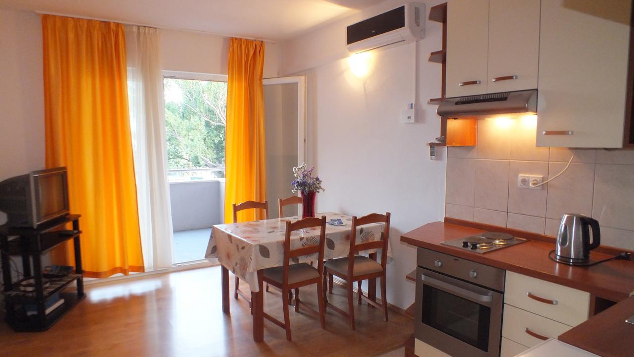 Apartment Perica Оміш Екстер'єр фото